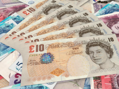 英国币钞开始“改头换面” ，新老君主肖像将并行多年