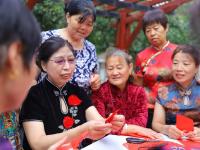 “剪”出浓浓爱国情！看，“非遗式”迎国庆