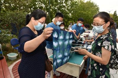 蓝染谢师恩，育人铸新魂|山科大举办感恩教师节“蓝染方巾”文化体验活动