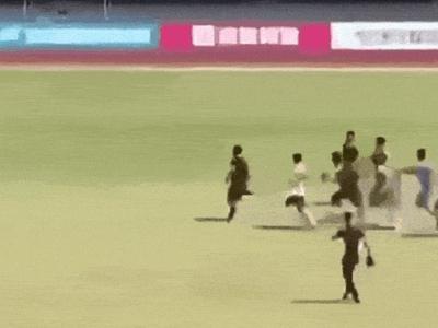 浙江省运会男足球员追打裁判，组委会：已开展调查