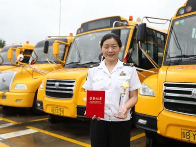 8月“城运之星”出镜！手捧荣誉证书的他们帅极了