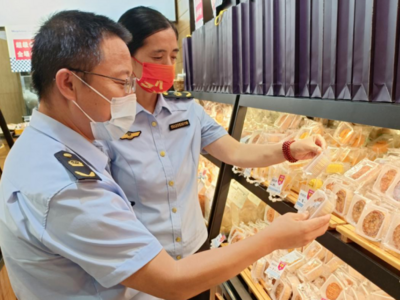 遏制“天价月饼”！李沧区市场监管局开展中秋节前食品生产流通环节专项检查 