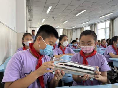 ﻿青岛宁安路小学举行“宁安星心向党 童心喜迎二十大”开学典礼