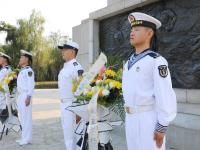 以国家之名致敬，北部战区海军官兵缅怀英烈