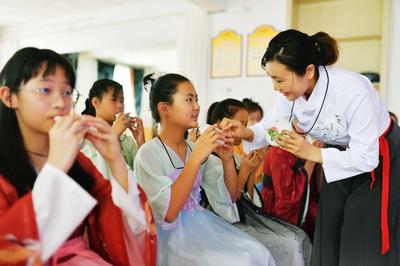 汉服、陶笛、古韵……一群师生这样礼赞祖国