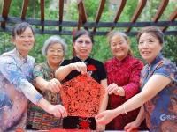 “剪”出浓浓爱国情！看，“非遗式”迎国庆