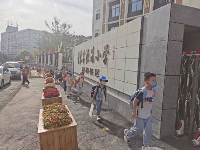 ﻿军警民合作护平安校园，保障学生上、放学安全