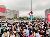 国庆节升旗现场实拍：燃！盛世华诞，祝福祖国