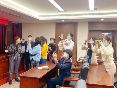 快乐工作从“心”出发，这位国家心理咨询师来崂山讲了这样一堂课