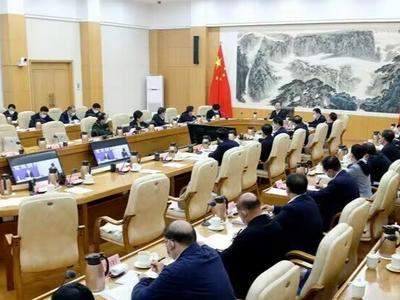 省委常委会召开会议