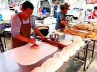 实拍灵山卫大集：画面有点费“哈喇子”，当心