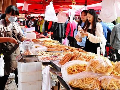 实拍灵山卫大集：画面有点费“哈喇子”，当心