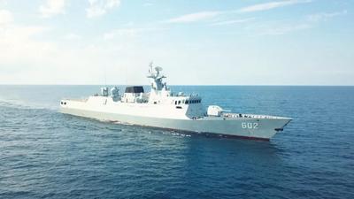 炮火轰鸣高能图：平顶山舰黄海猎“鲨”时刻