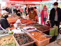 实拍灵山卫大集：画面有点费“哈喇子”，当心