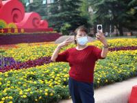 与国旗合个影！他们这样“告白”祖国