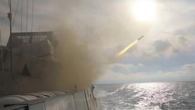 炮火轰鸣高能图：平顶山舰黄海猎“鲨”时刻