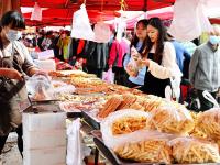 实拍灵山卫大集：画面有点费“哈喇子”，当心