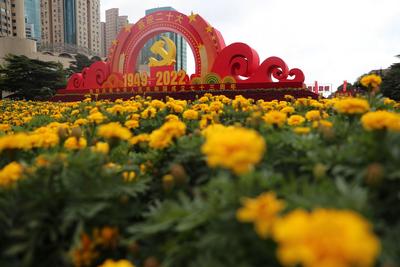 与国旗合个影！他们这样“告白”祖国