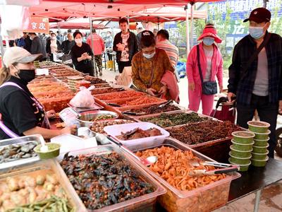 实拍灵山卫大集：画面有点费“哈喇子”，当心