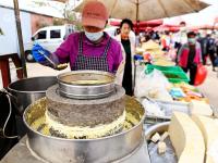 实拍灵山卫大集：画面有点费“哈喇子”，当心