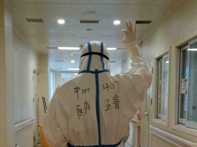 定点医院医生的“国庆节”：穿上“战袍”，全力救治确诊病例和无症状感染者