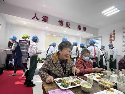 青岛迎来第三家日善堂，此前两家免费餐厅已坚持1800余天为老人提供免费午餐