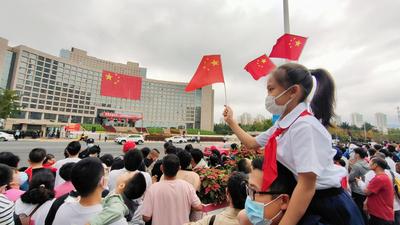 国庆节升旗现场实拍：燃！盛世华诞，祝福祖国