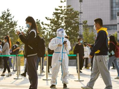 守住不发生规模性疫情的底线——国务院联防联控机制回应热点问题