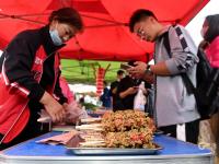 实拍灵山卫大集：画面有点费“哈喇子”，当心