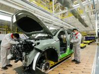 工业科技风十足！400多家车企在这里扎推