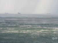 雪后青岛海面实景：霞光普照，“仙气”蒸腾