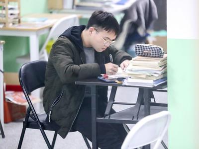竞争压力愈发激烈，“逆向考研”成热词，然而求学深造真的存在“逆向”吗？
