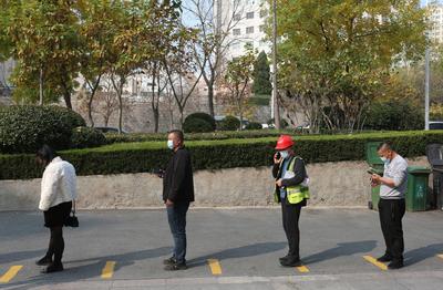 有种战“疫”，叫井然有序！多图直击核酸检测现场