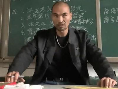 “史上最凶班主任”系网红扮演？当地教育局回应