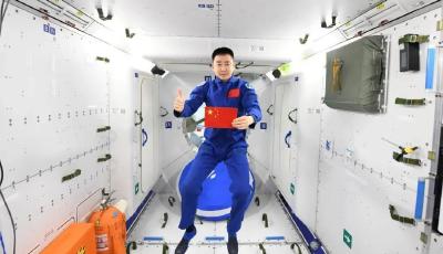 祝贺！陈冬成为我国首位在轨时长超200天航天员