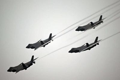 运油-20、歼-16、攻击-2无人机首次振翅中国航展