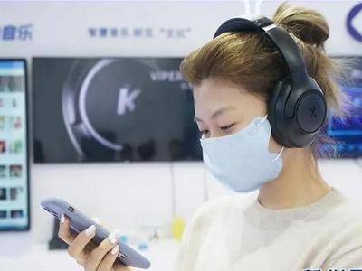 耳机惹的祸？全球超10亿年轻人面临听力受损风险
