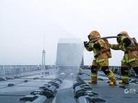 水与火的较量！舰艇“消防员”技能大比武画面忒燃 