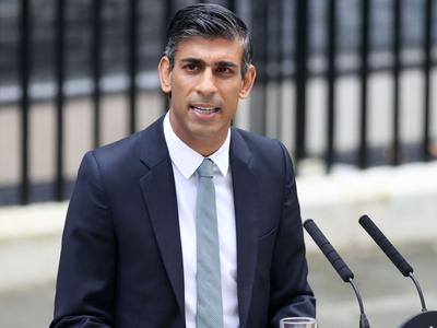 上任不过两周，英国首相苏纳克撑不住了？