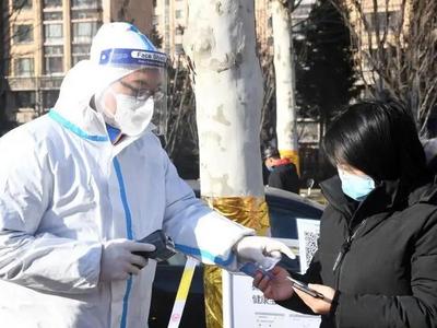 人民日报仲音：齐心协力，坚决筑牢疫情防控屏障