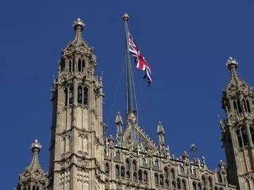 英国伦敦交通运输工人罢工，地铁几乎瘫痪