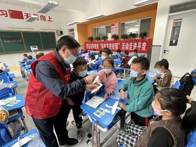 科普大篷车开进学校！青岛举办“科技节进校园”活动