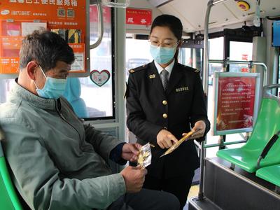 防走失！青岛这里发放“黄手环”，有需要可免费领取