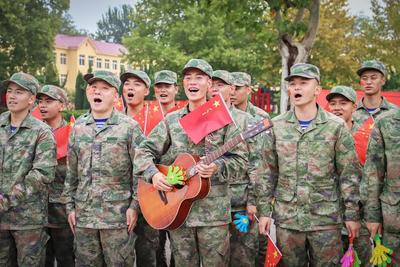 入营满月！看新兵小哥哥们的“蝶变”画面