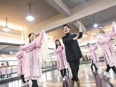 教育部：高校本科学生修满公共艺术课程2个学分方能毕业
