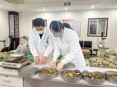 青岛中医药战疫有“良方”：推广“清肺排毒汤”，特色疗法助小儿退热