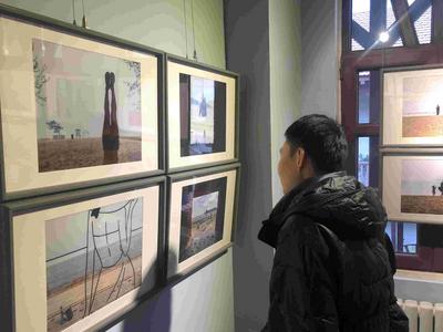 青岛市百姓摄影节在市北洛川家美术馆启幕