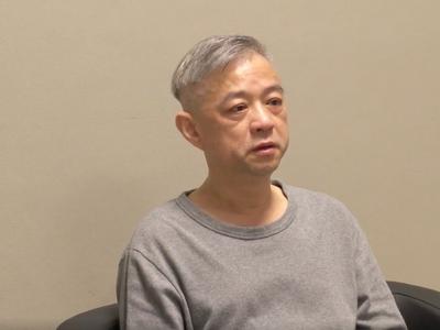 正厅级的他，直到被带进留置室，才从前一晚宿醉中惊醒过来