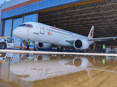 全球首架C919从上海浦东国际机场起飞