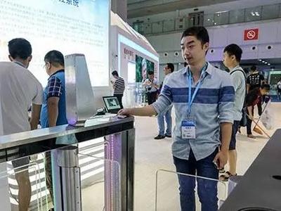 国家网信办等三部门：提供人脸生成等服务应进行显著标识
